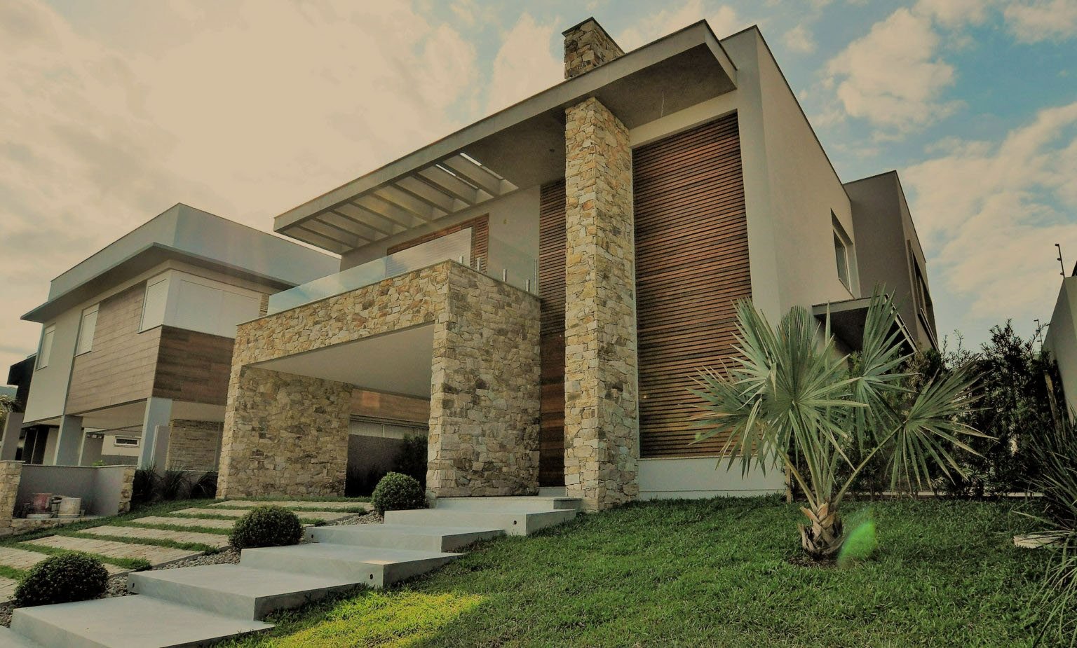 CASA NA LAGOA DA CONCEIÇÃO