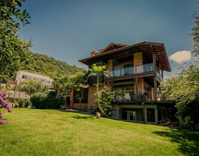 CASA NA LAGOA DA CONCEIÇÃO