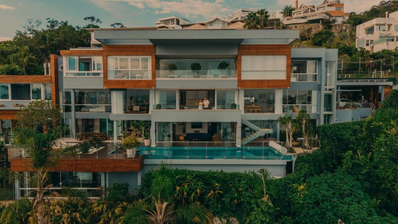 Casa frente mar em condomínio fechado no Cacupé, à venda em Florianópolis
