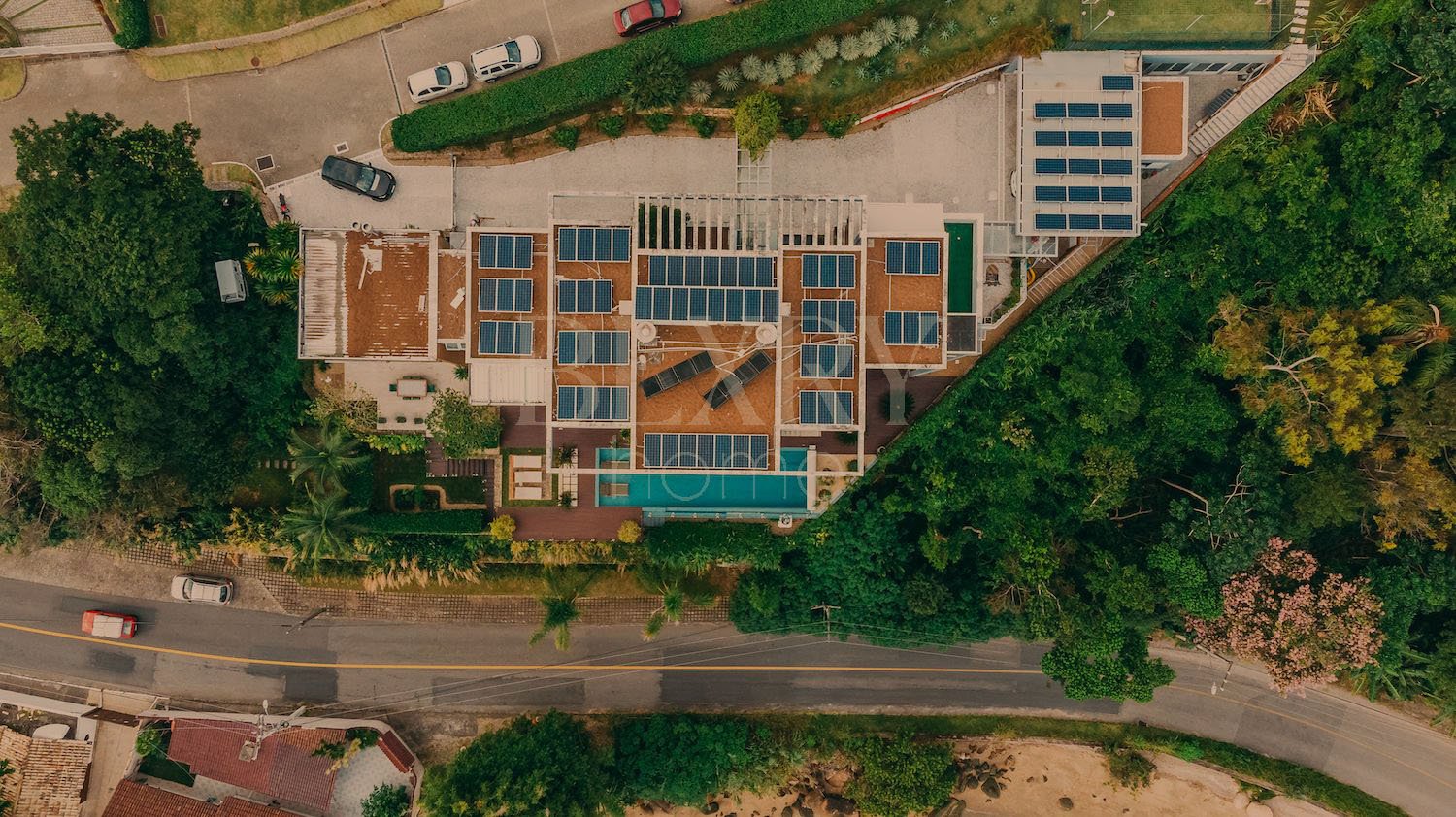 Casa frente mar em condomínio fechado no Cacupé, à venda em Florianópolis