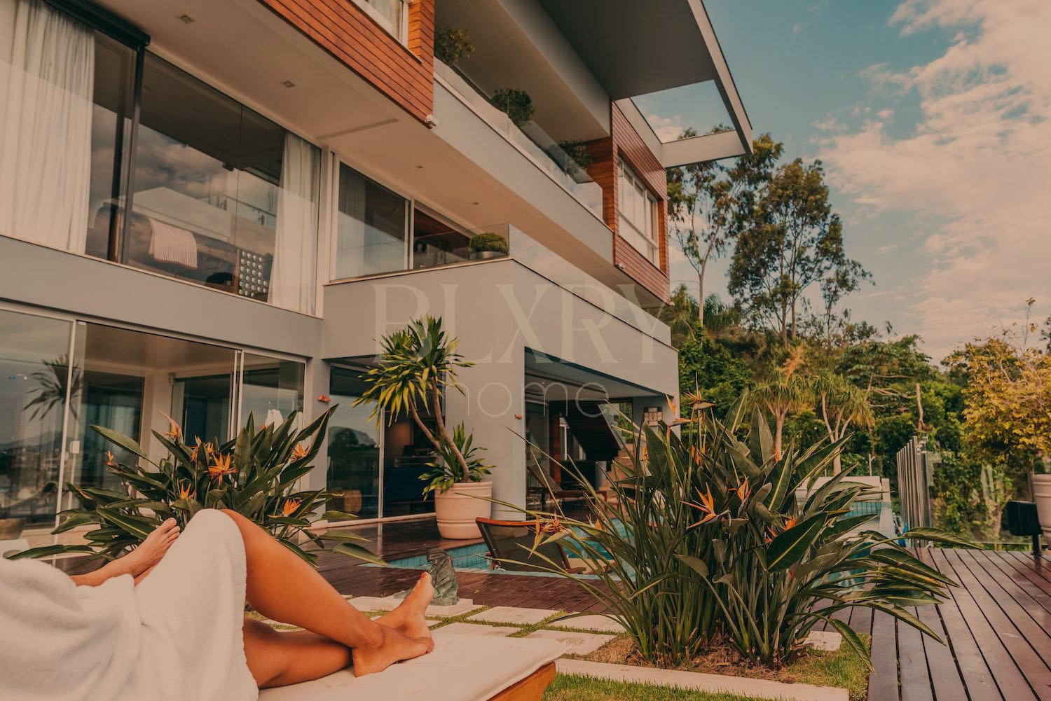 Casa frente mar em condomínio fechado no Cacupé, à venda em Florianópolis