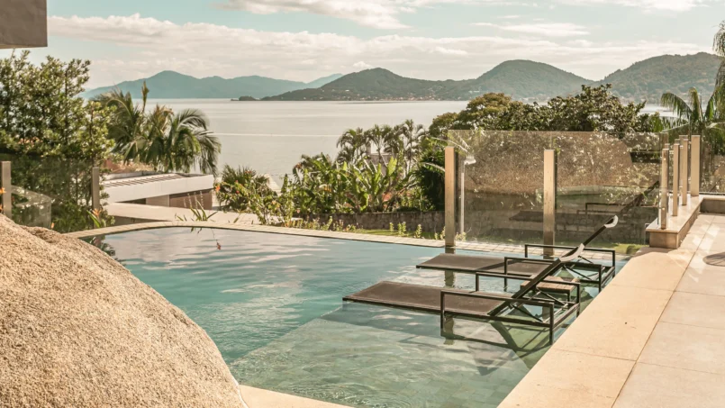 Casa no condomínio Madre Bertha com vista mar no Cacupé, Florianópolis