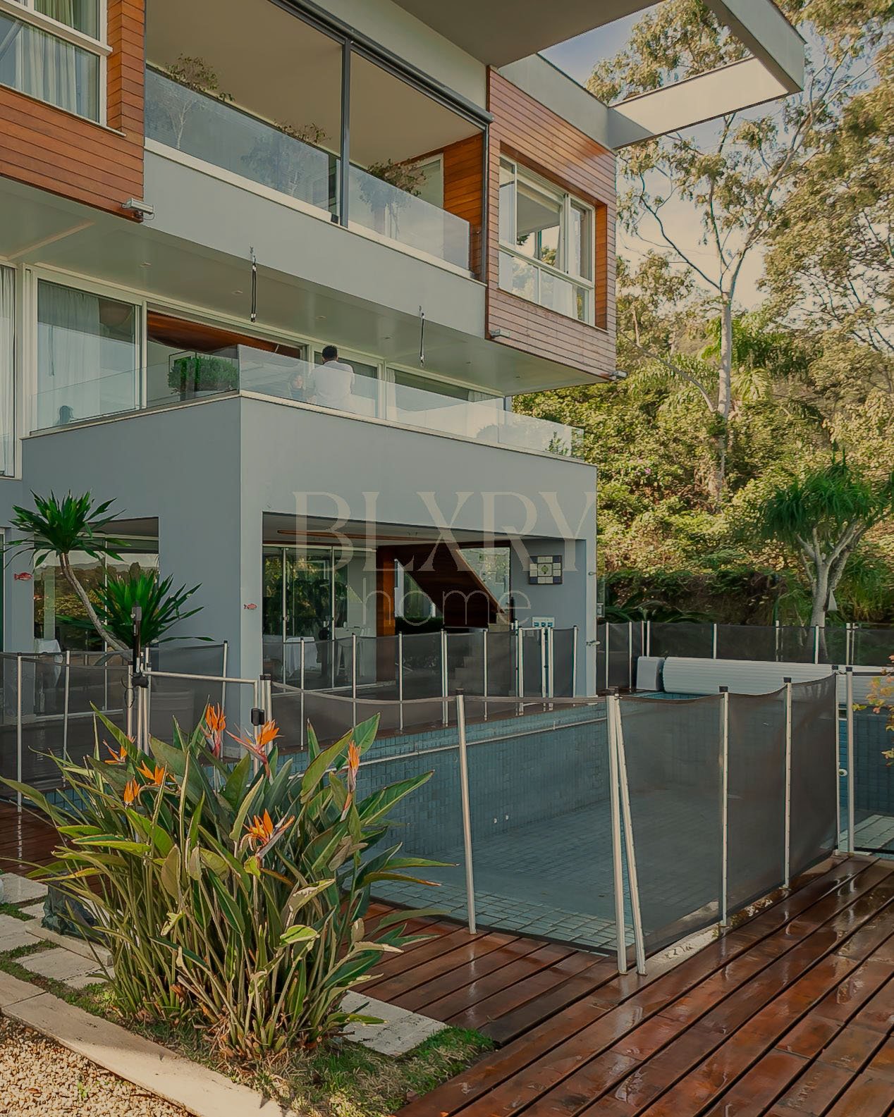 Casa frente mar em condomínio fechado no Cacupé, à venda em Florianópolis