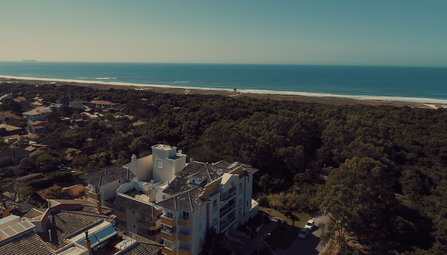 Cobertura no Campeche: Imóvel de alto padrão à venda, do Grupo Buzz, um dos líderes em Florianópolis. Seja bem-vindo!