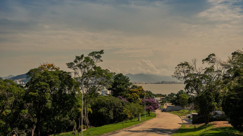 CASA EM CONDOMÍNIO COM VISTA MAR