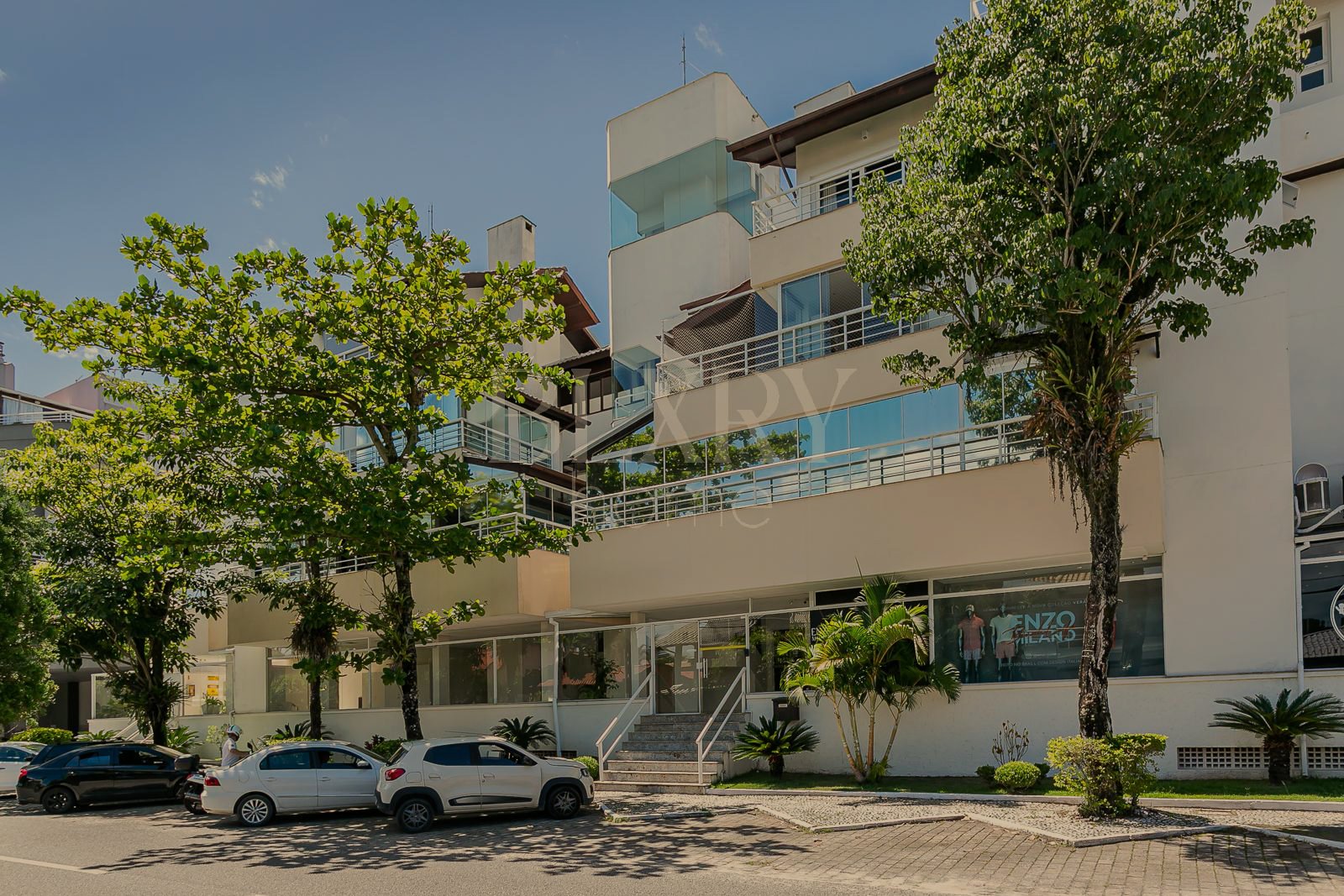 COBERTURA 3 SUÍTES EM JURERÊ INTERNACIONAL