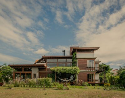 CASA EM CONDOMÍNIO NO RIO TAVARES