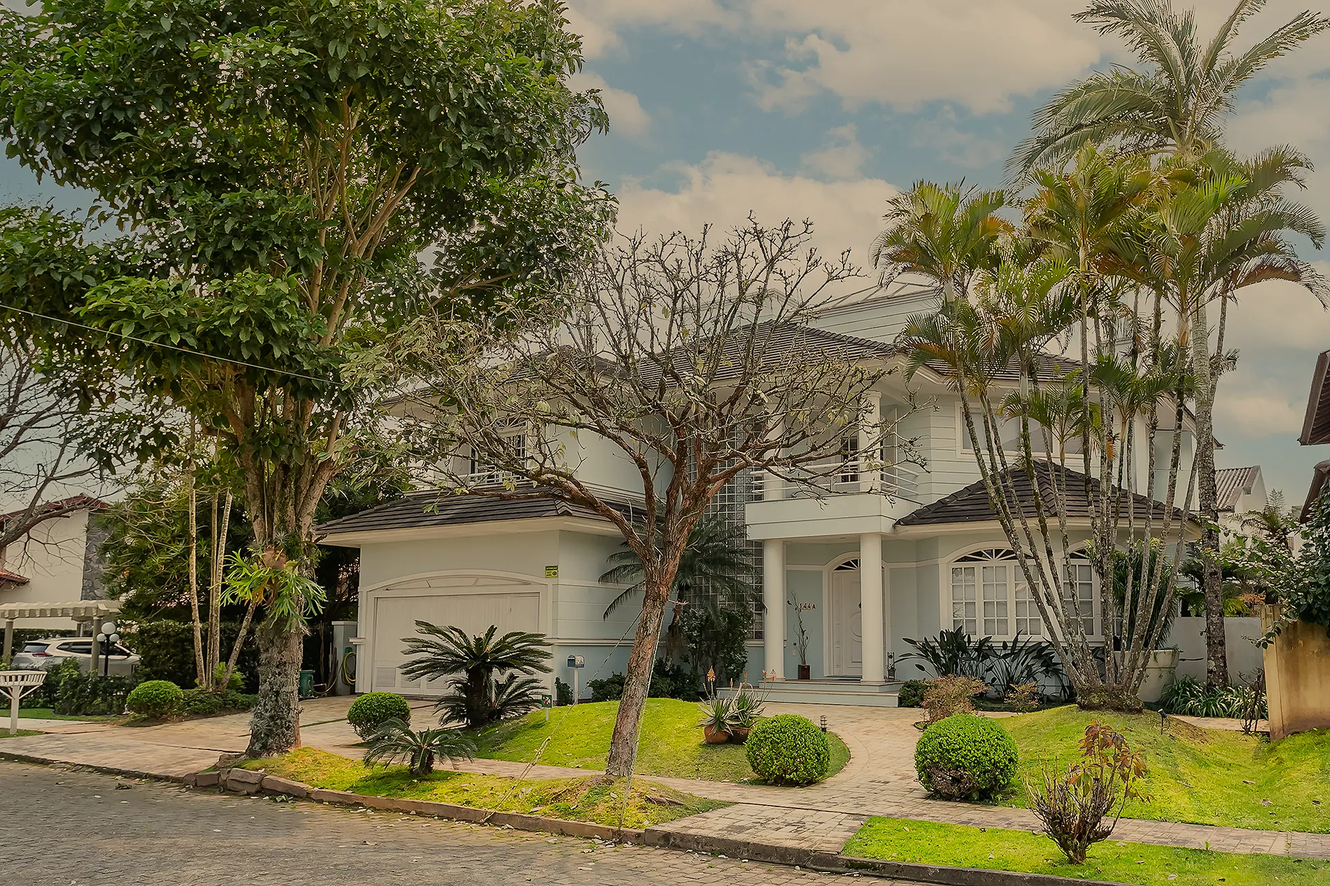 Casa com 5 suítes em Jurerê Internacional