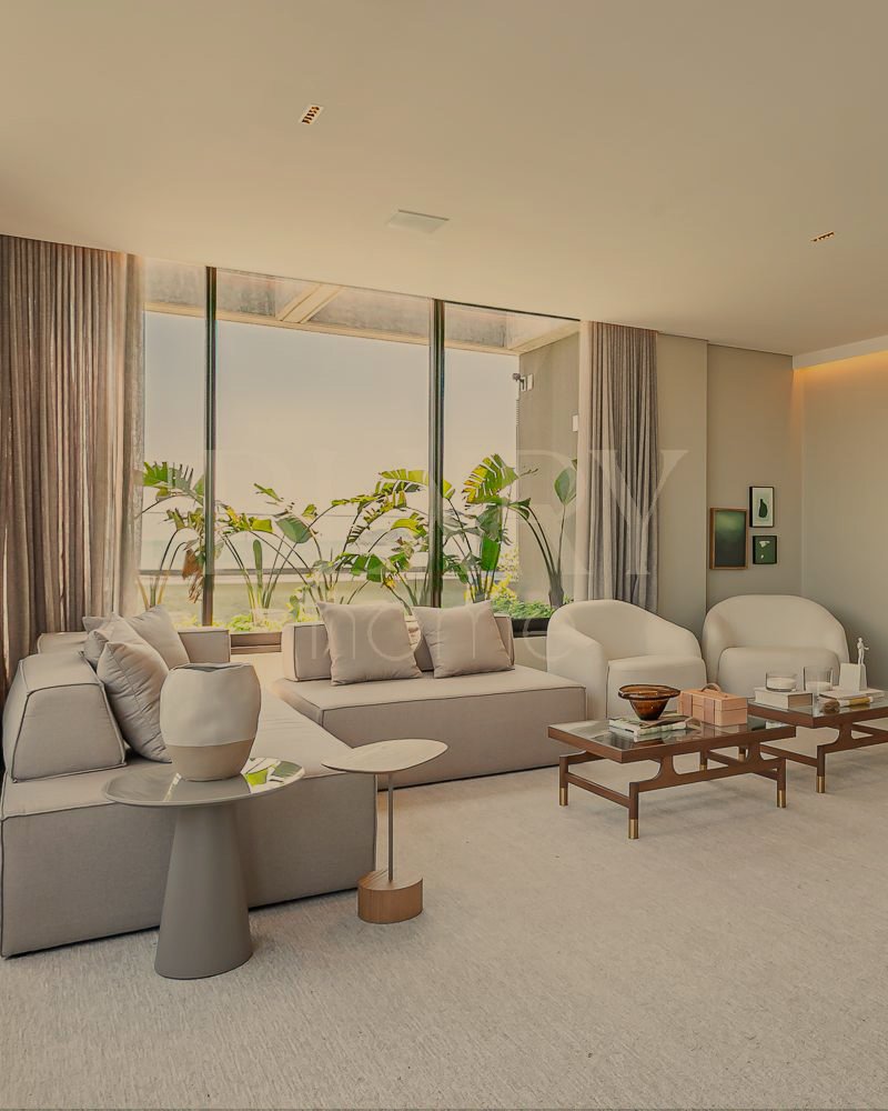 Apartamento com 3 suítes e vista mar em Jurerê Internacional