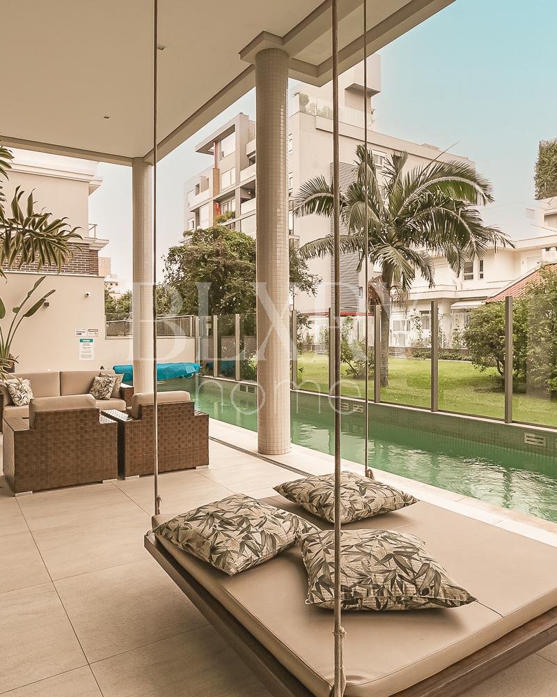 Cobertura duplex com vista para o mar em Jurerê Internacional