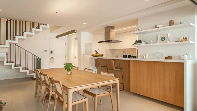 Cobertura duplex com vista para o mar em Jurerê Internacional