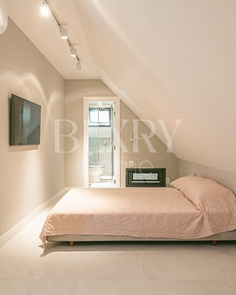Apartamento com vista mar em Jurerê Internacional