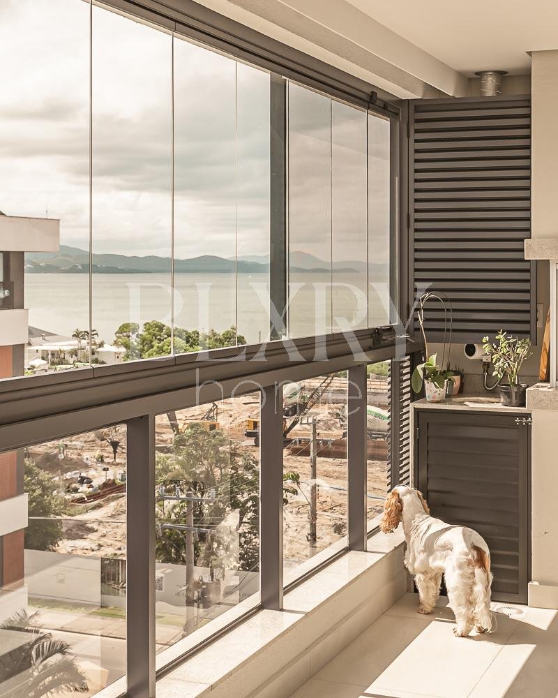 Apartamento com vista mar em Jurerê Internacional