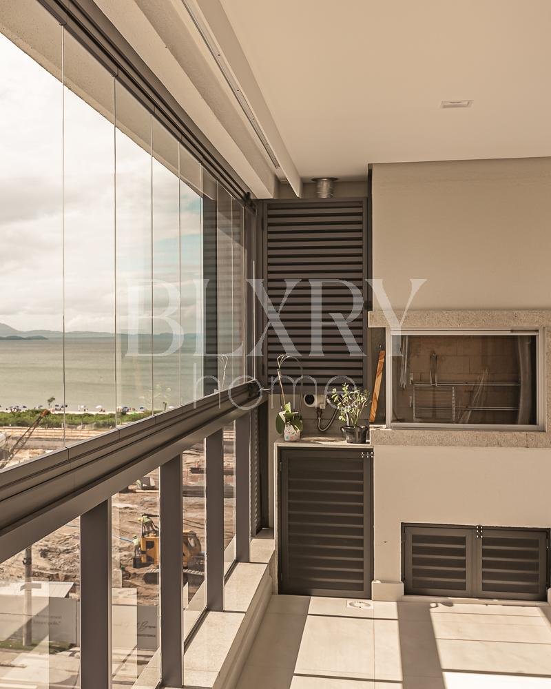 Apartamento com vista mar em Jurerê Internacional
