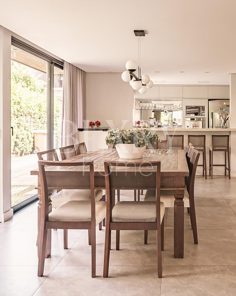 Casa com 5 dormitórios em Jurerê Internacional