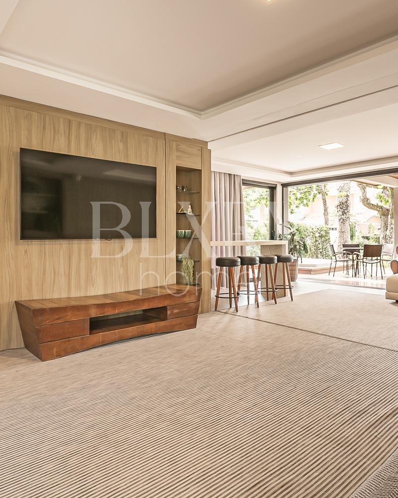 Casa com 5 dormitórios em Jurerê Internacional