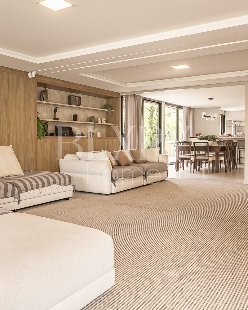 Casa com 5 dormitórios em Jurerê Internacional