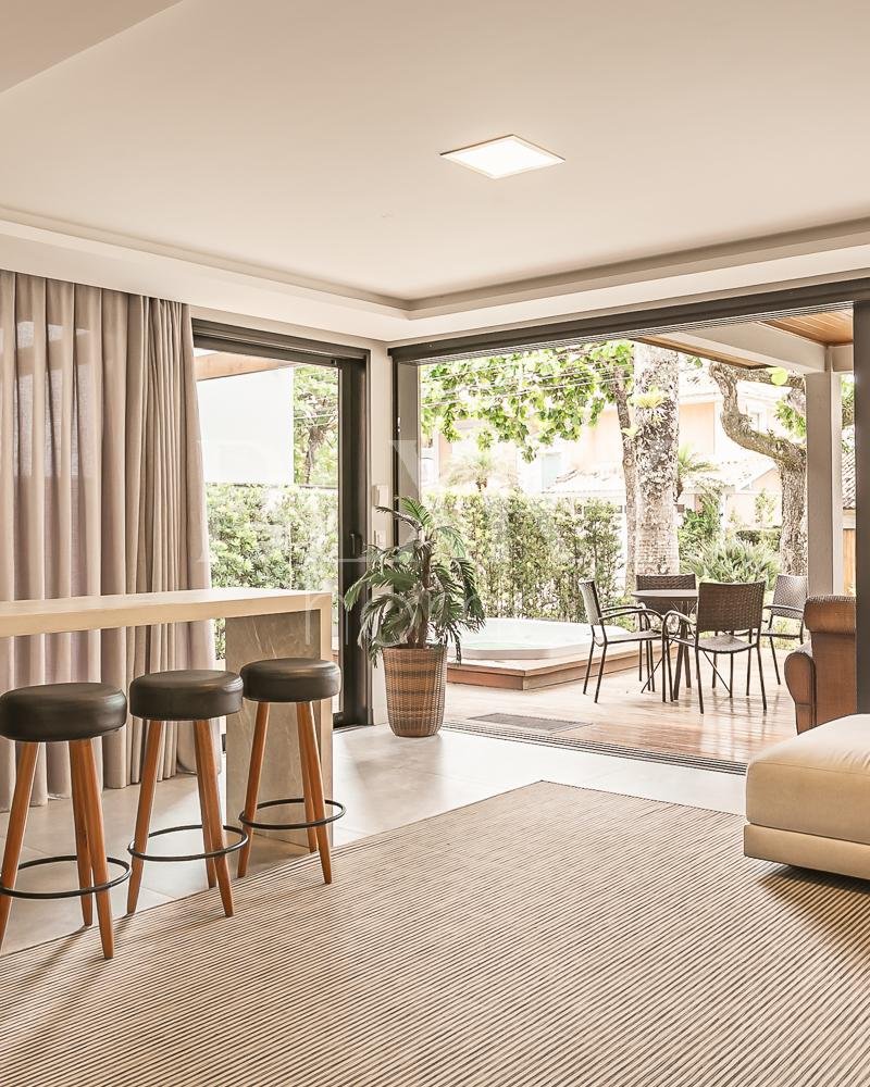 Casa com 5 dormitórios em Jurerê Internacional