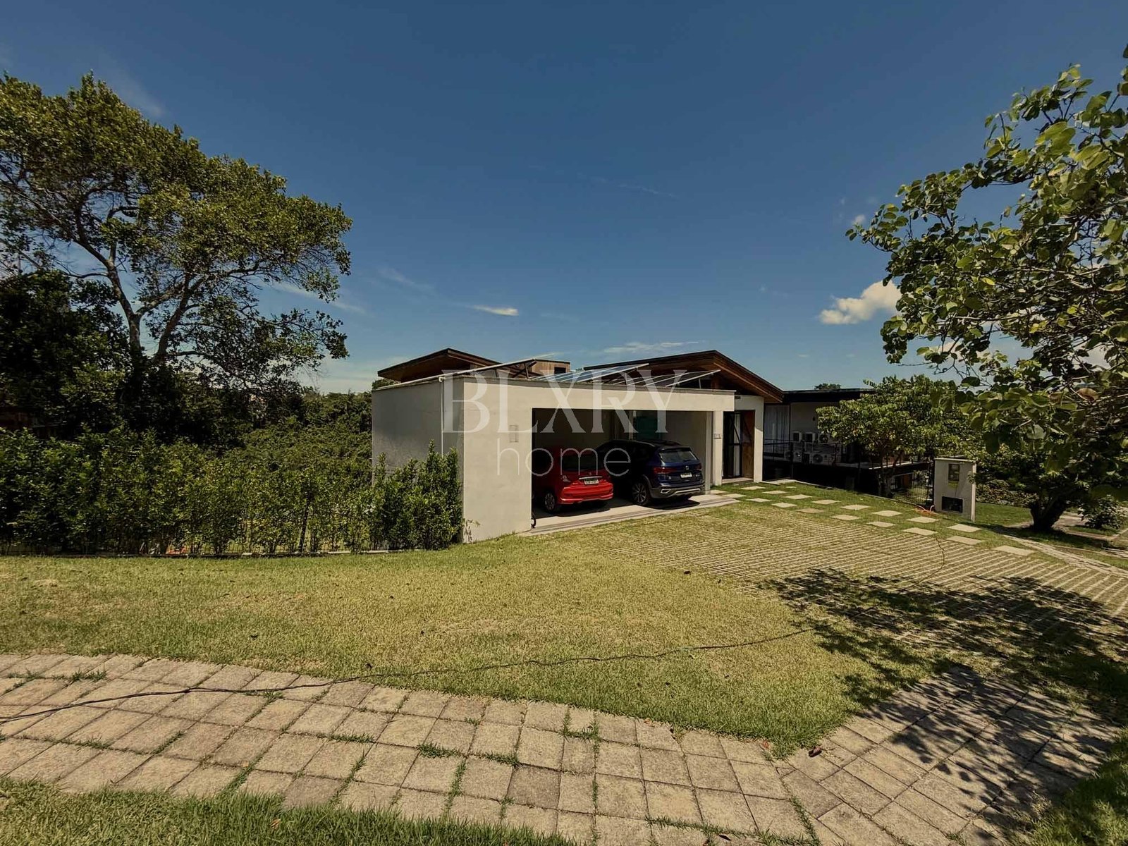 Casa em condomínio fechado com acesso à praia no Rio Tavares