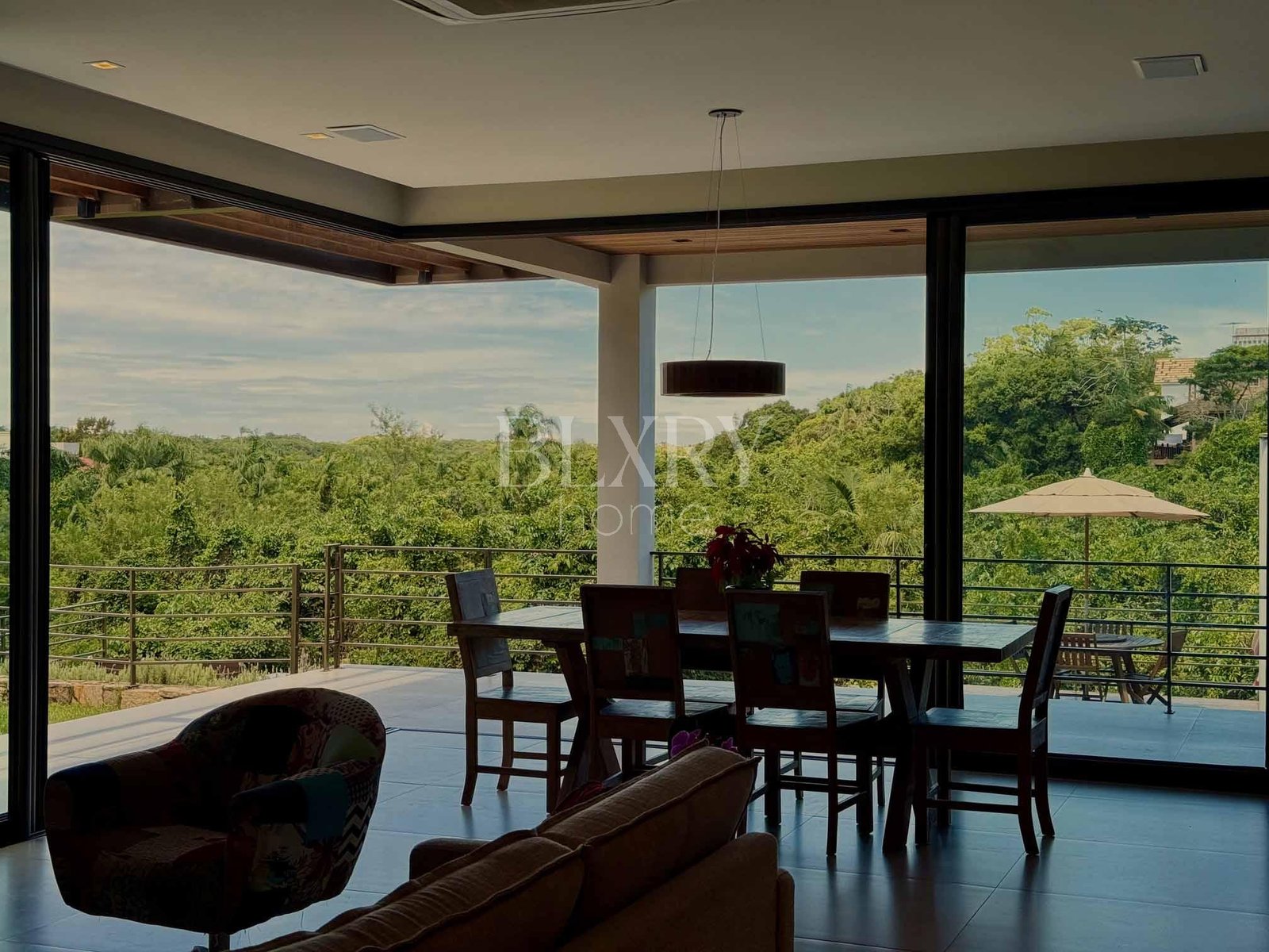 Casa em condomínio fechado com acesso à praia no Rio Tavares