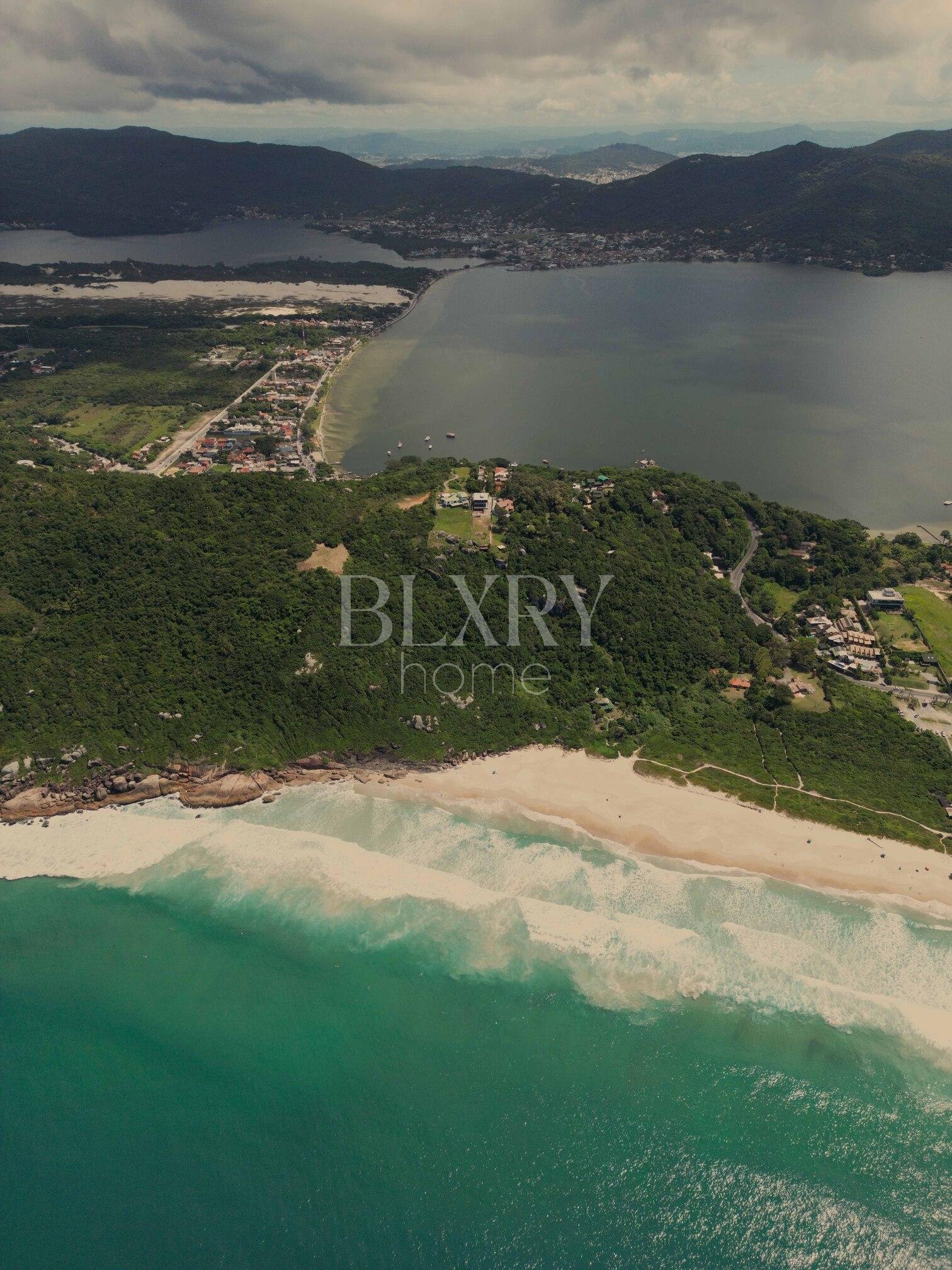 TERRENO NA PRAIA MOLE