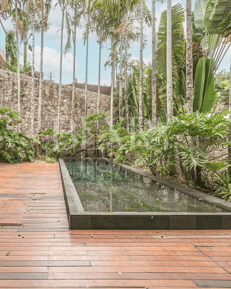 Casa em condomínio frente mar no Cacupé
