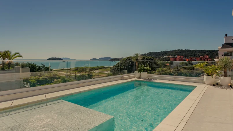 Cobertura com vista mar em Jurerê Internacional