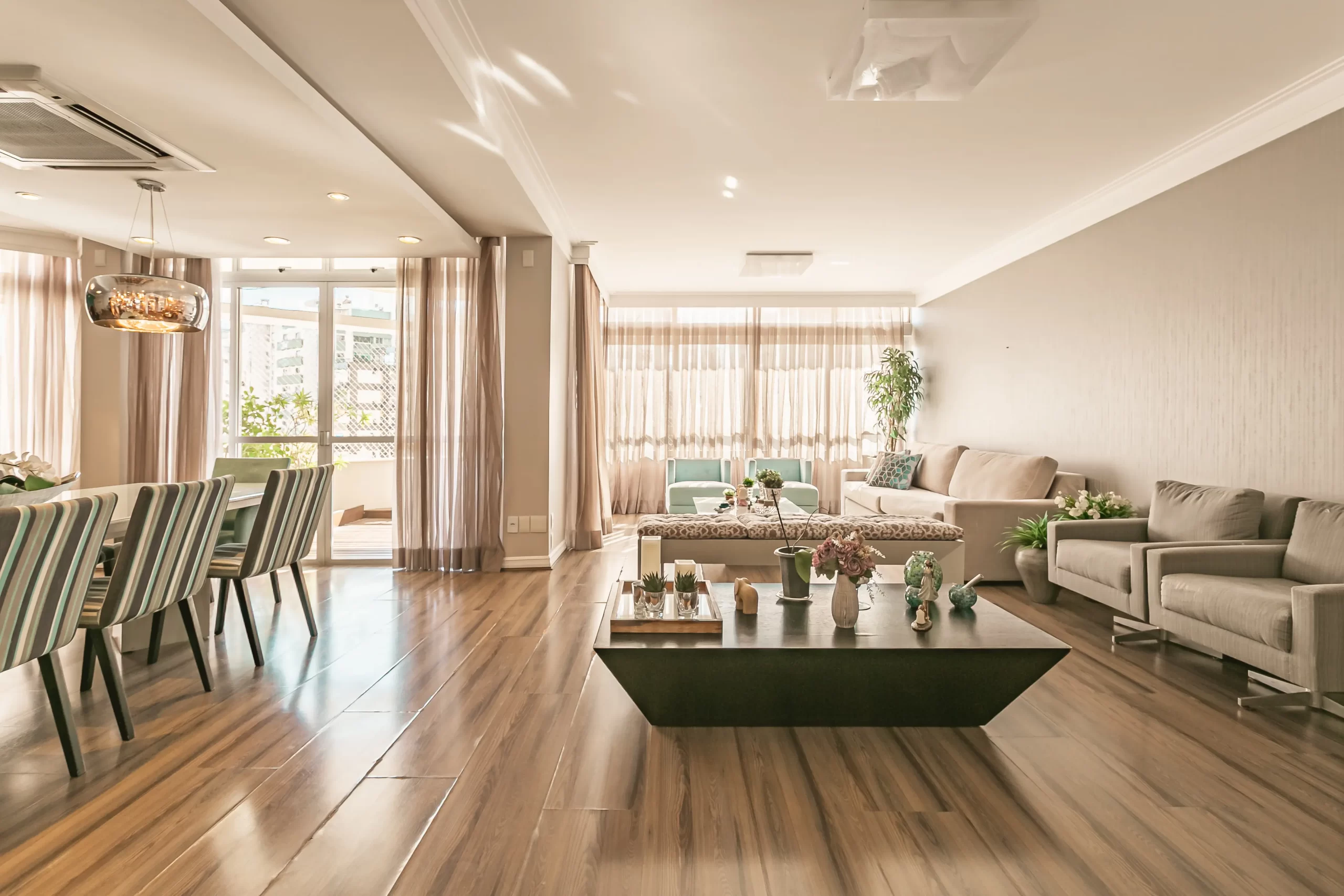 Apartamento de 4 dormitórios no Centro
