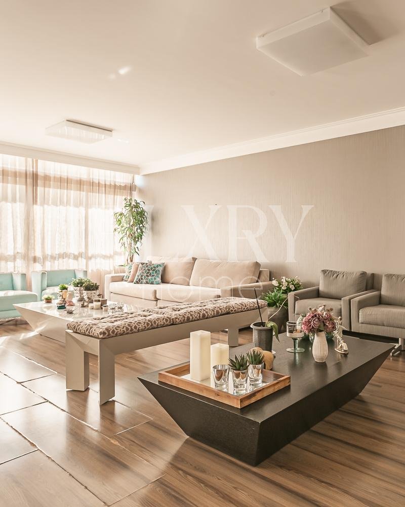 Apartamento de 4 dormitórios no Centro