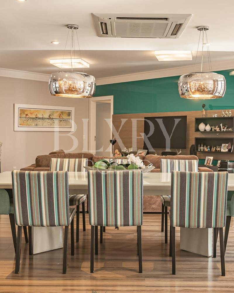 Apartamento de 4 dormitórios no Centro