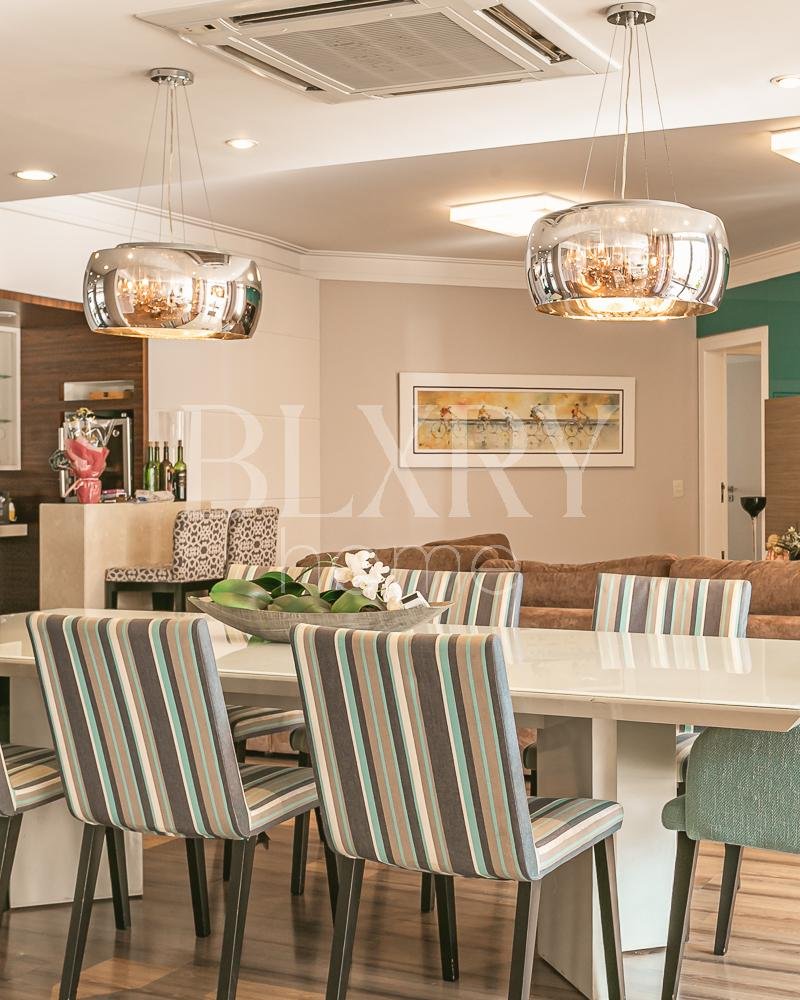 Apartamento de 4 dormitórios no Centro