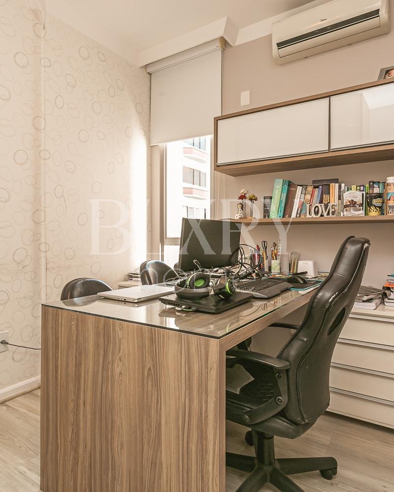 Apartamento de 4 dormitórios no Centro