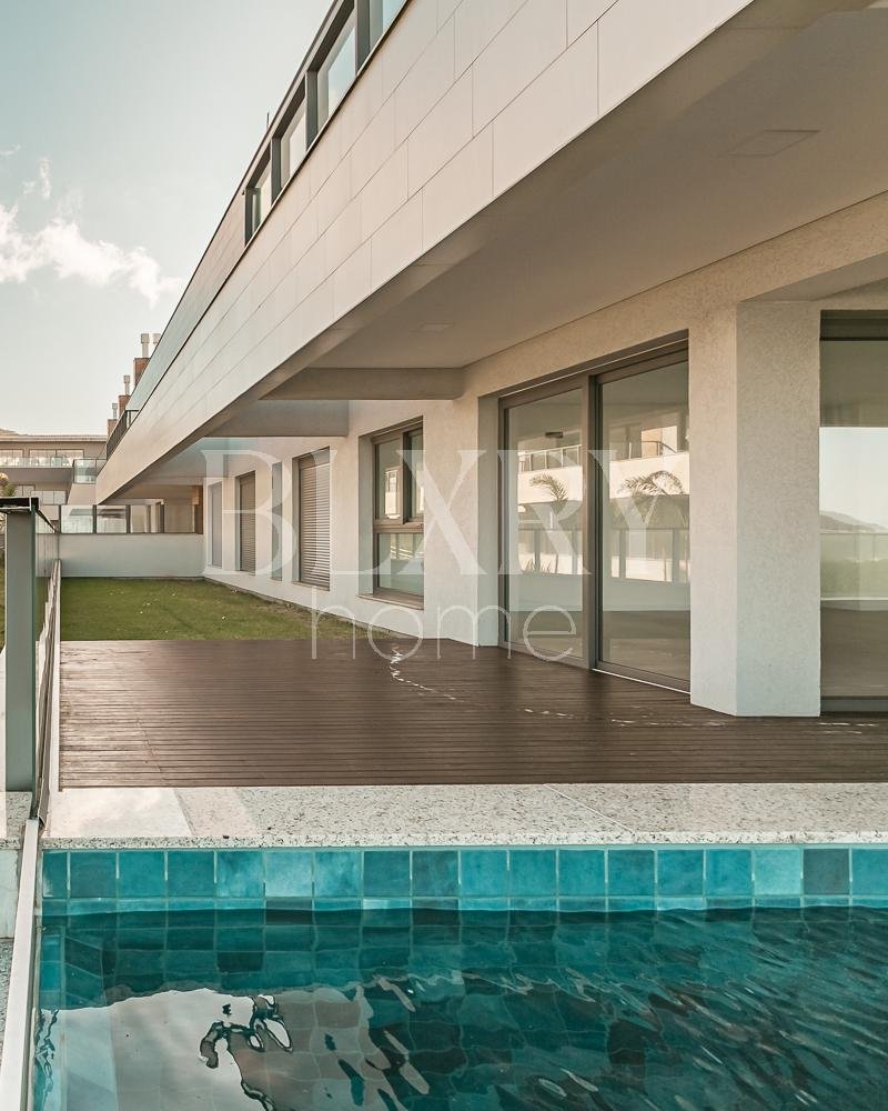 Apartamento frente mar no Morro das Pedras, Florianópolis