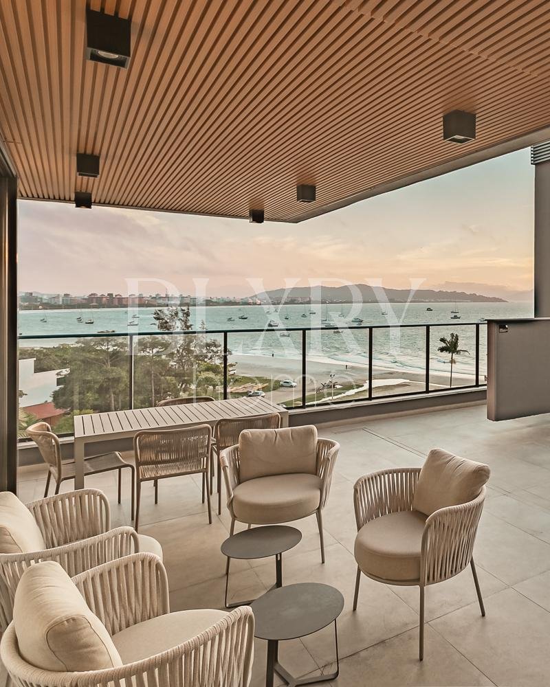 Apartamento com vista mar em Jurerê Internacional