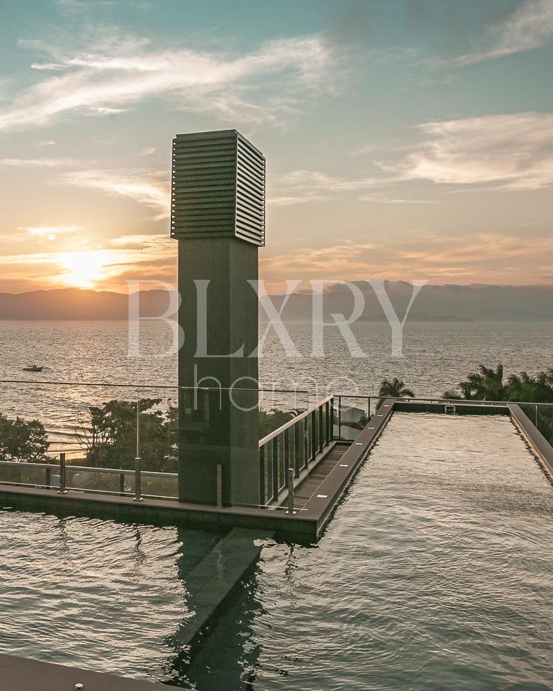 Apartamento com vista mar em Jurerê Internacional