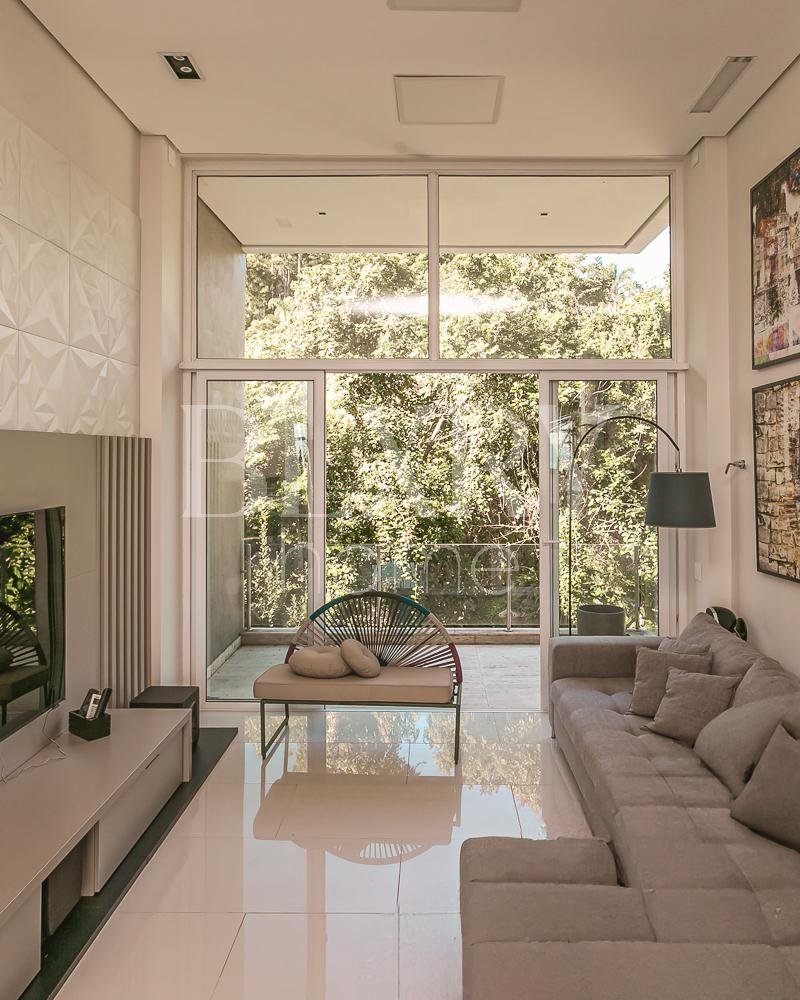 Casa no condomínio Saint Barth no Cacupé