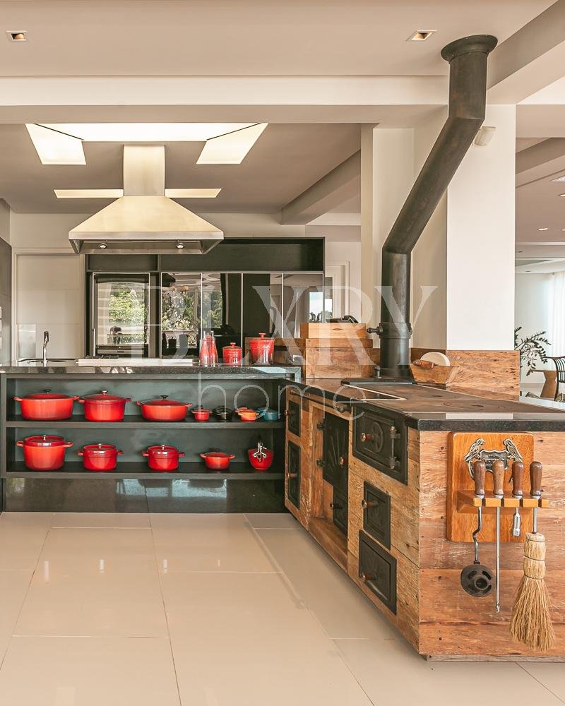 Casa no condomínio Saint Barth no Cacupé
