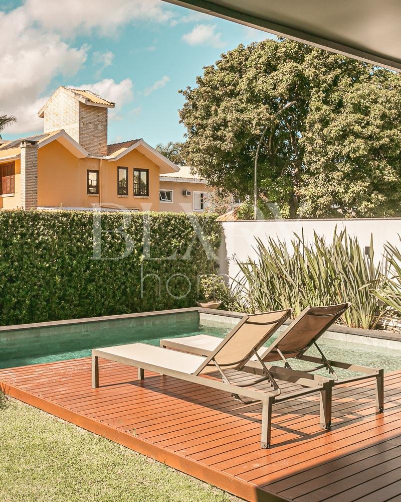Casa com 4 suítes em Jurerê Internacional