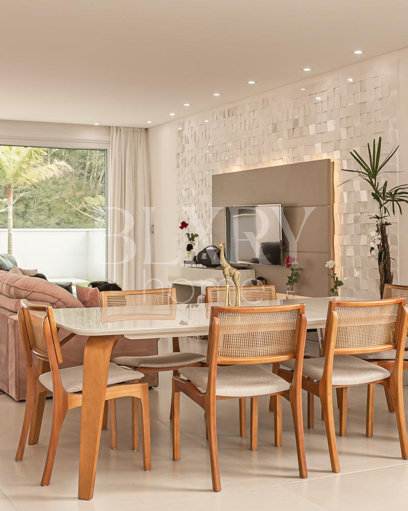 Casa em condomínio fechado no Ratones