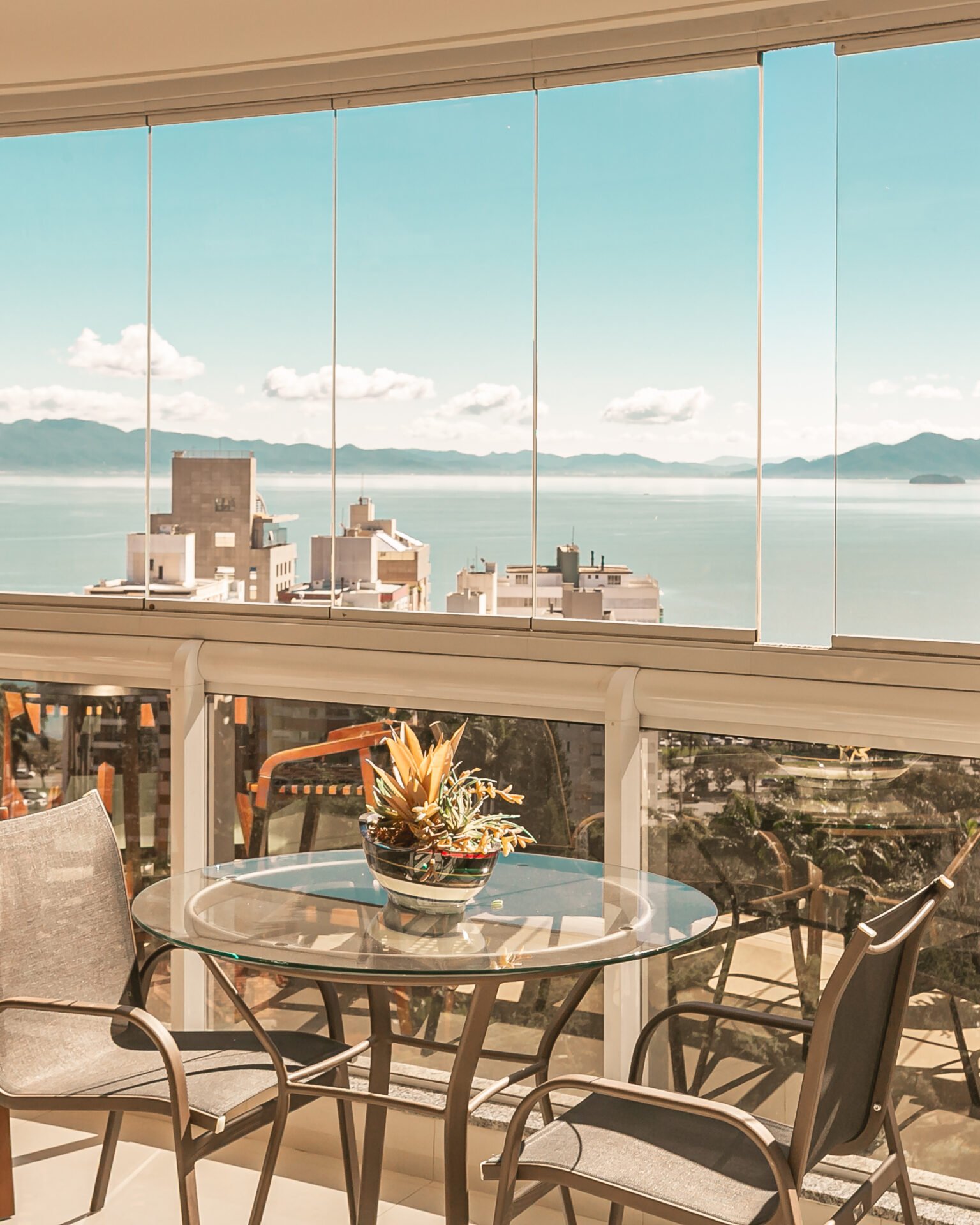 Cobertura duplex com vista mar no Centro