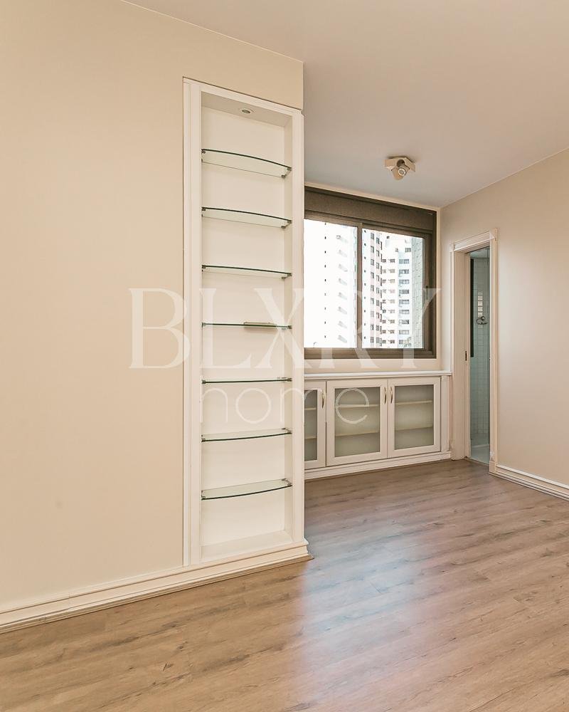 Apartamento com 3 suítes no Centro