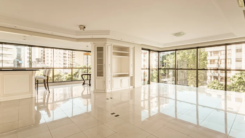 Apartamento com 3 suítes no Centro