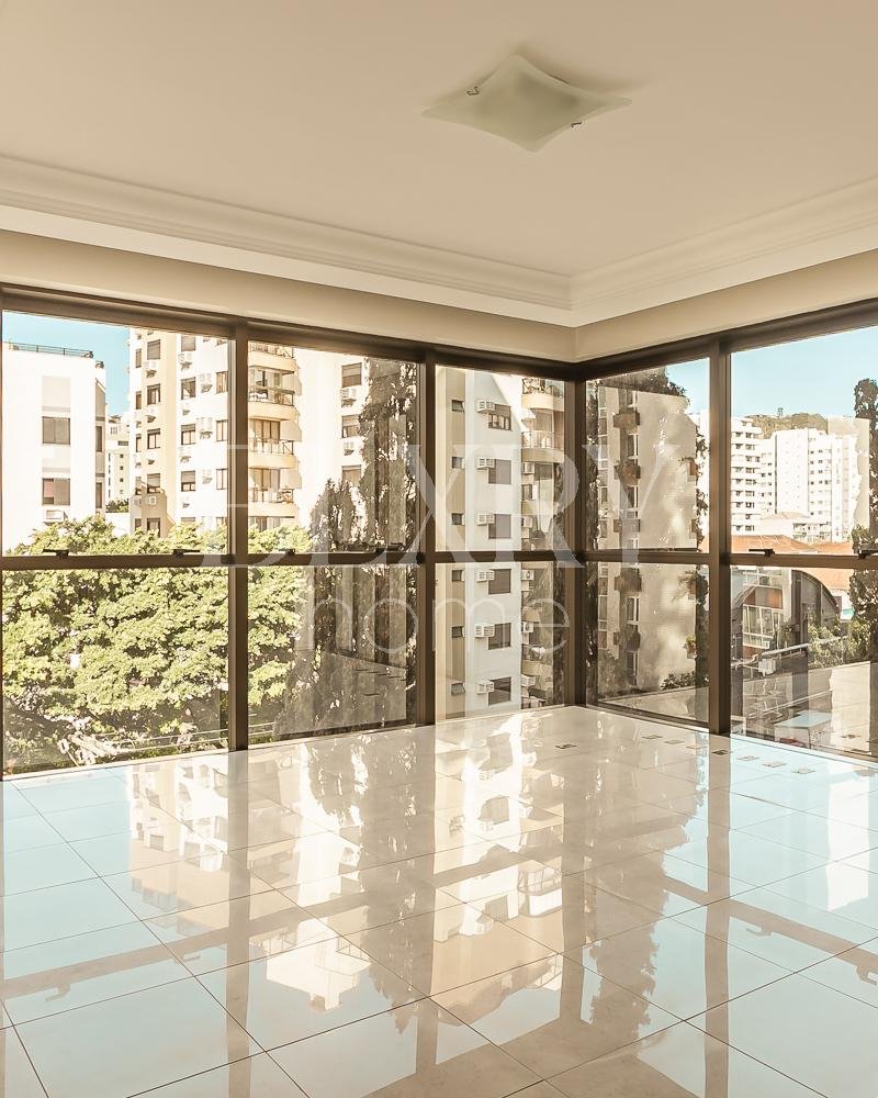 Apartamento com 3 suítes no Centro
